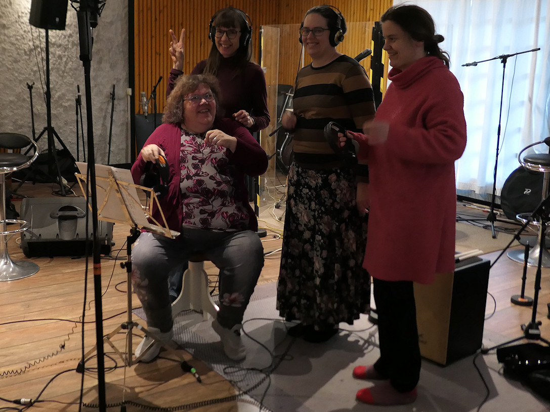 Taustalaulut Tunteden värikarttaan tällä porukalla tänään levylle 