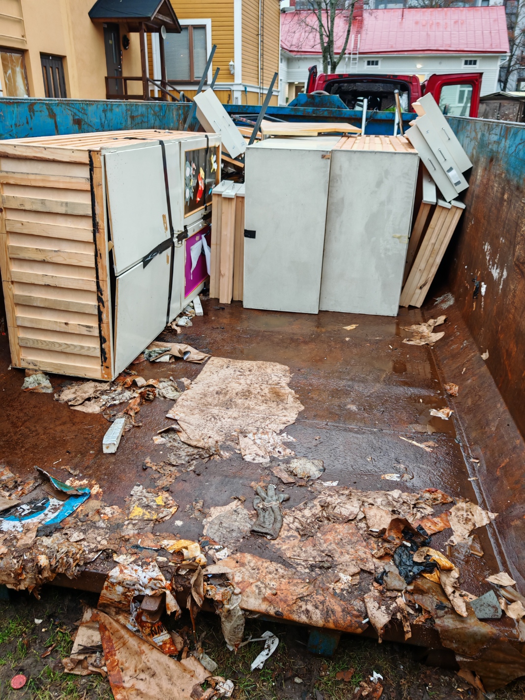 Roskalavan täyttöä ohjelmassa tänään aamupäivällä SEKKissä